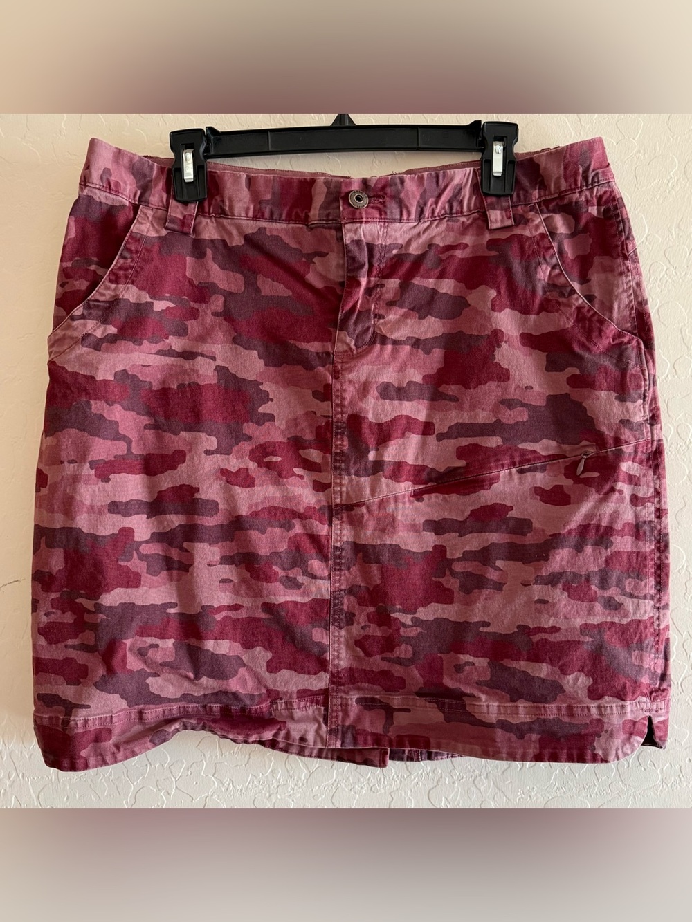 Duluth Trading Co., size 14, "Rootstock" gardening camouflage skort